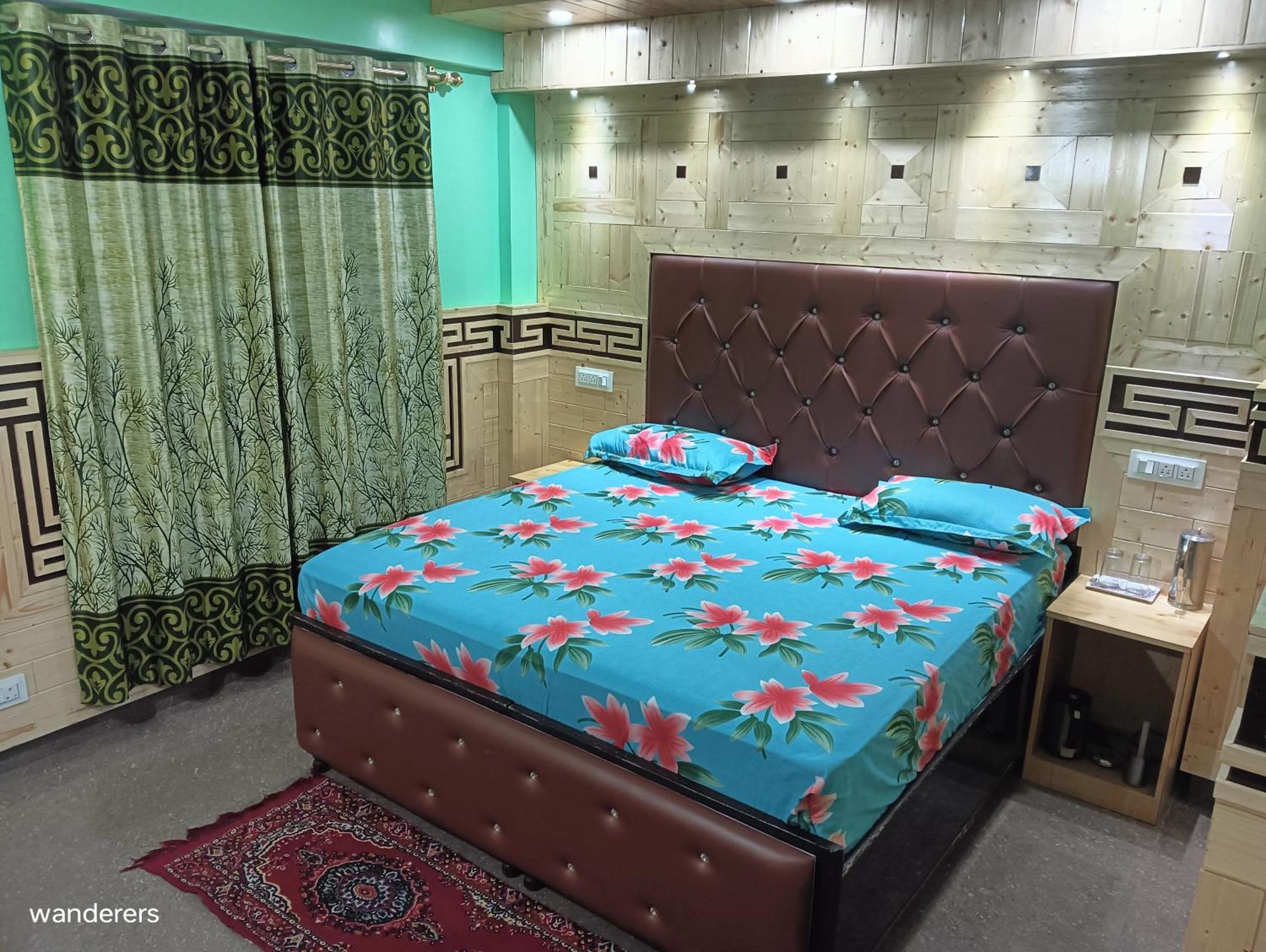 Wanderers Homestay -All Mountain Facing Rooms كالبا المظهر الخارجي الصورة